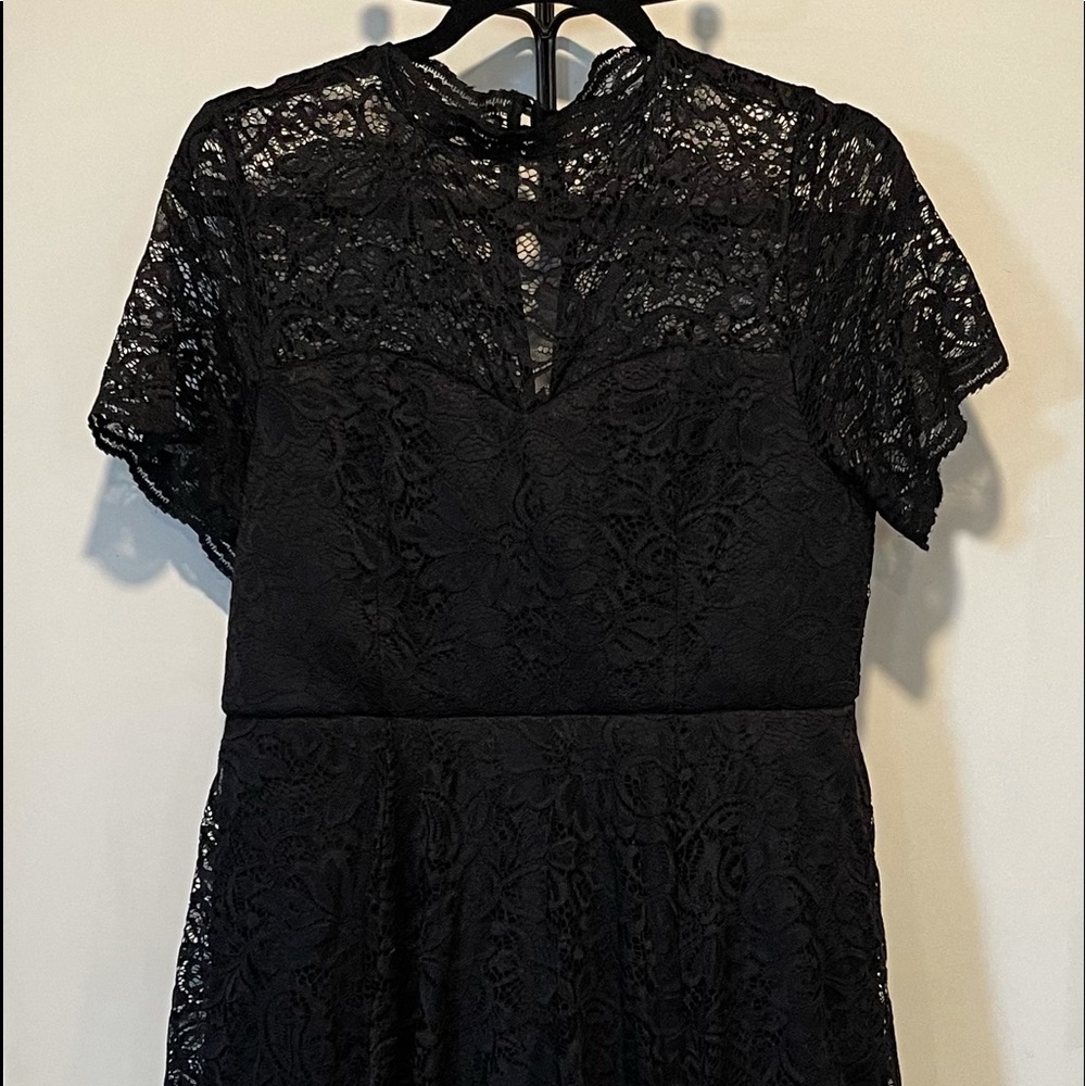 Black Lace Illusion Mid dress Torrid seize 12